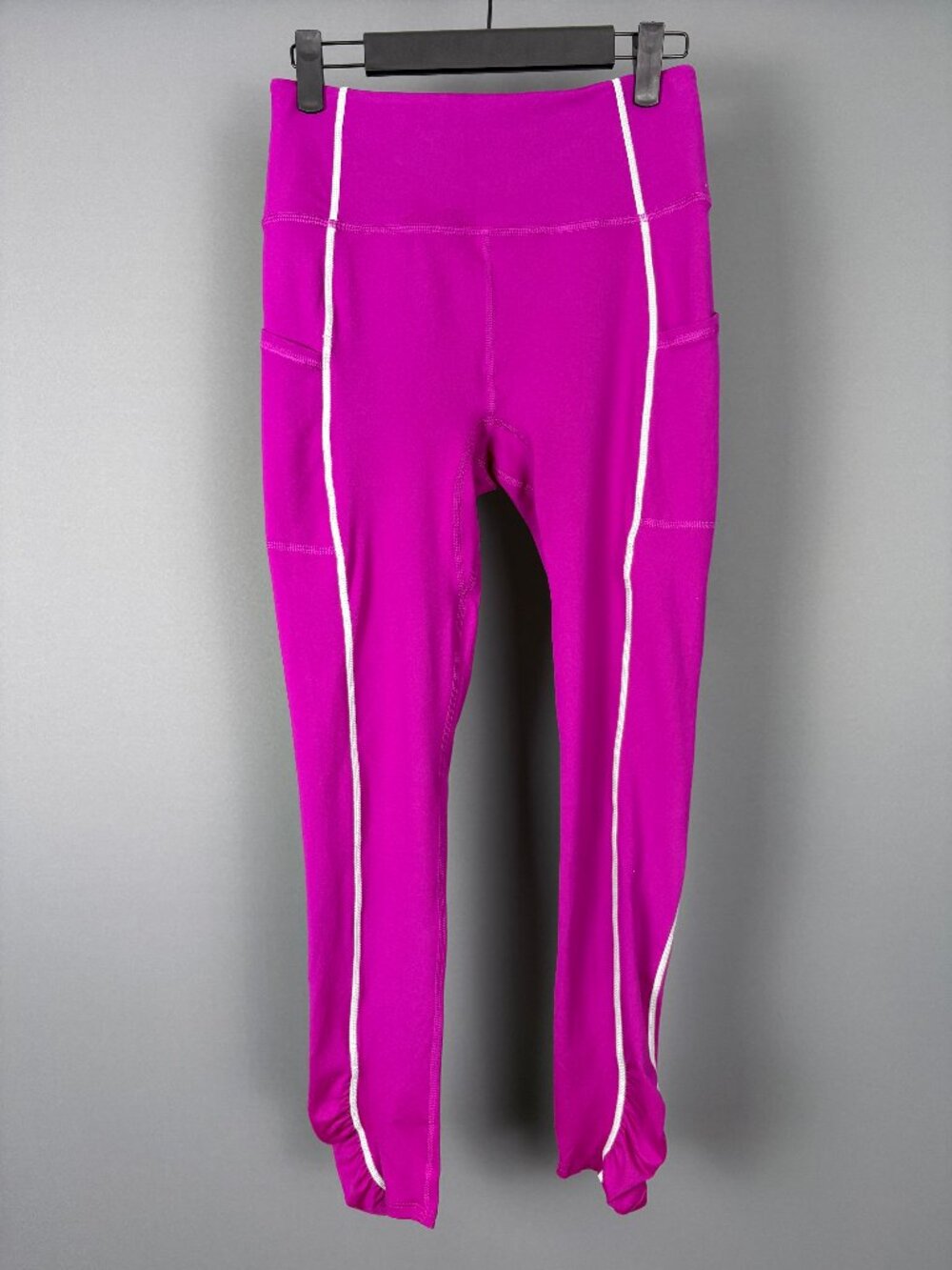 NWOT FP Movement You’re A Peach Leggings Berry Blitz Pink Small $98